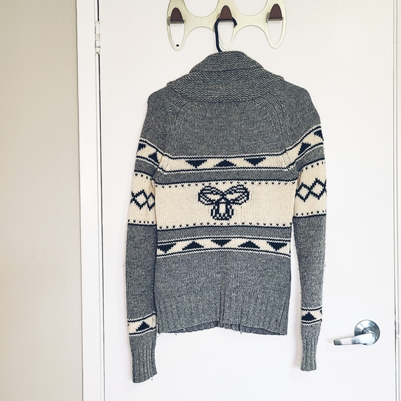 TNA Sweater - Picture 2 of 6